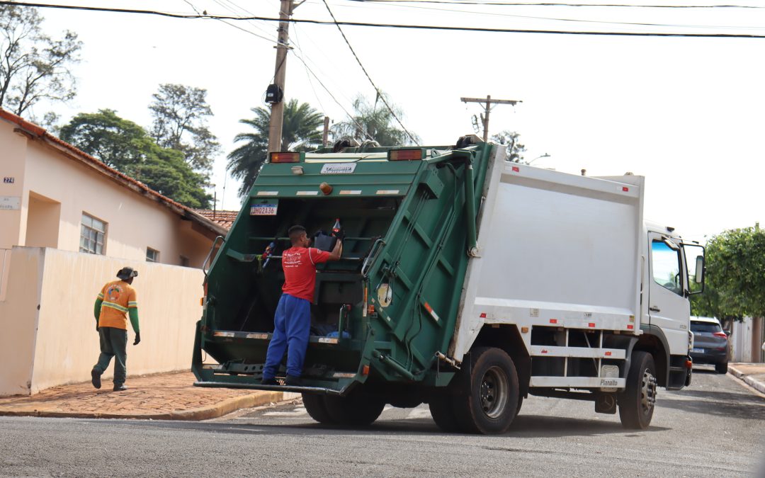 Política: Prefeito homologa pregão e empresa gaúcha vai prestar serviço de coleta de lixo