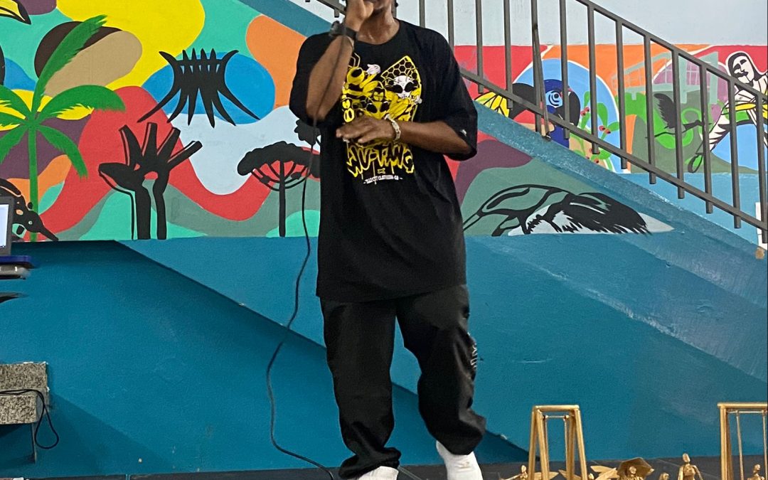 Educação: Rapper Colmeia se apresenta na Semana Cultural da Ephigênia