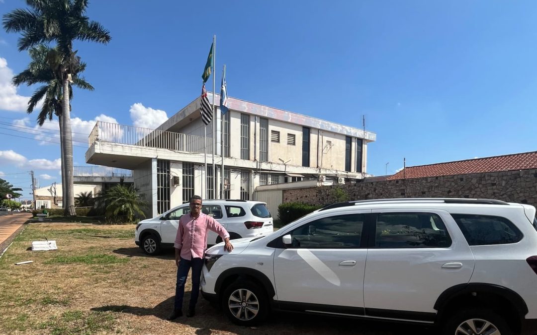 Política: Bariri adquire dois veículos adaptados para cadeirante