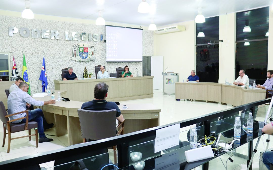 Política: Câmara quer contratar empresa para limpeza geral do prédio