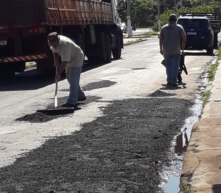 Cidade: Prefeitura realiza tapa-buraco na Expressa Sul