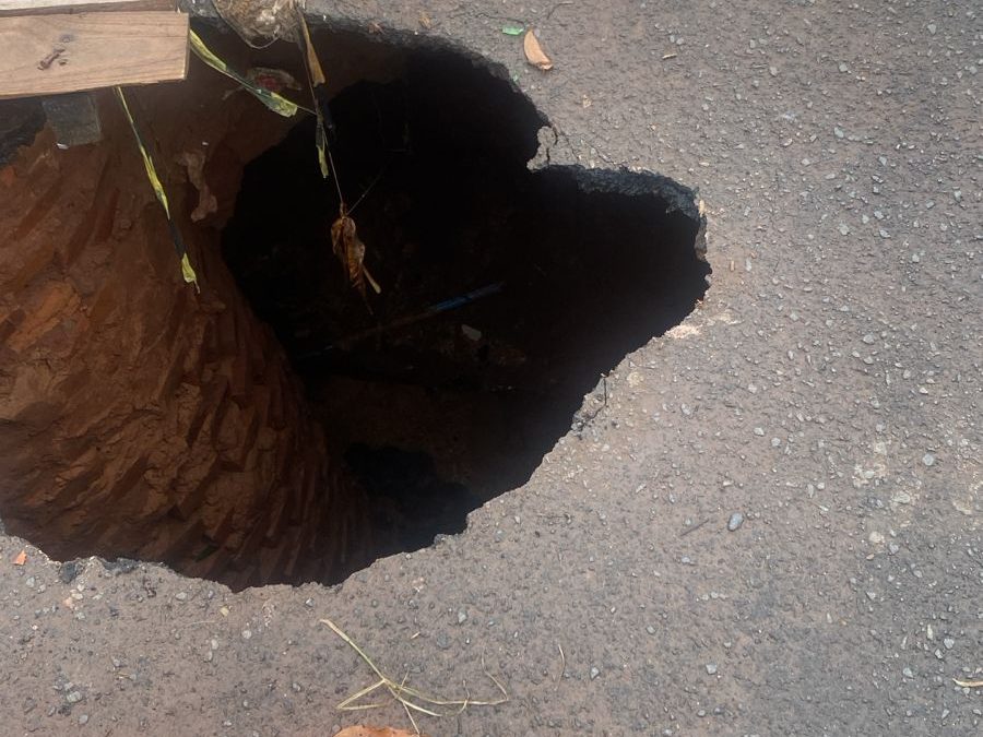 Cidade: Buraco assusta moradores do Jardim Santa Helena