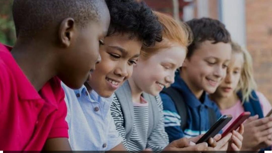 Política: Lei proíbe uso de celulares em escolas de São Paulo
