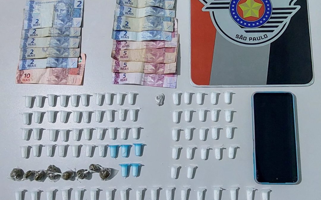 Policial: Motoqueiro foge da PM e é abordado com drogas