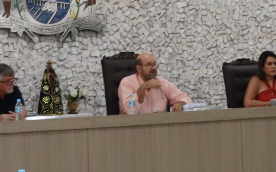 Política: Vereadores votam 14 projetos na última sessão ordinária do ano
