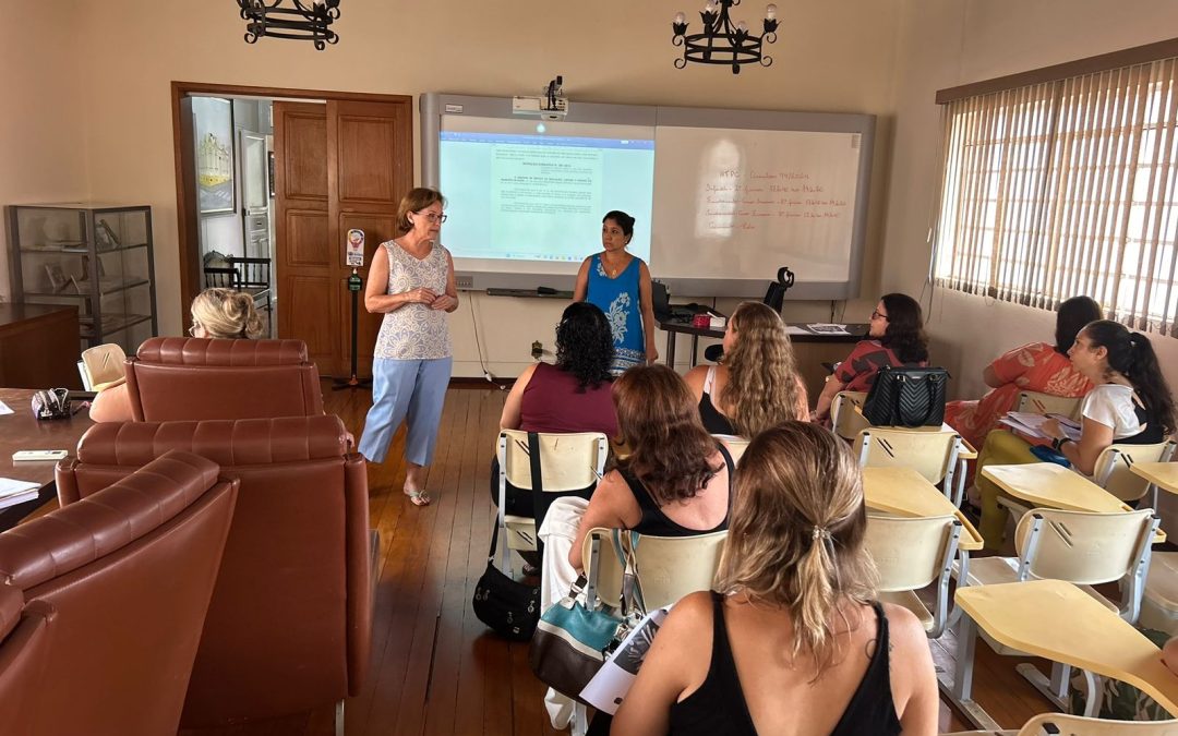 Educação: Diretora se reúne com equipe gestora das escolas
