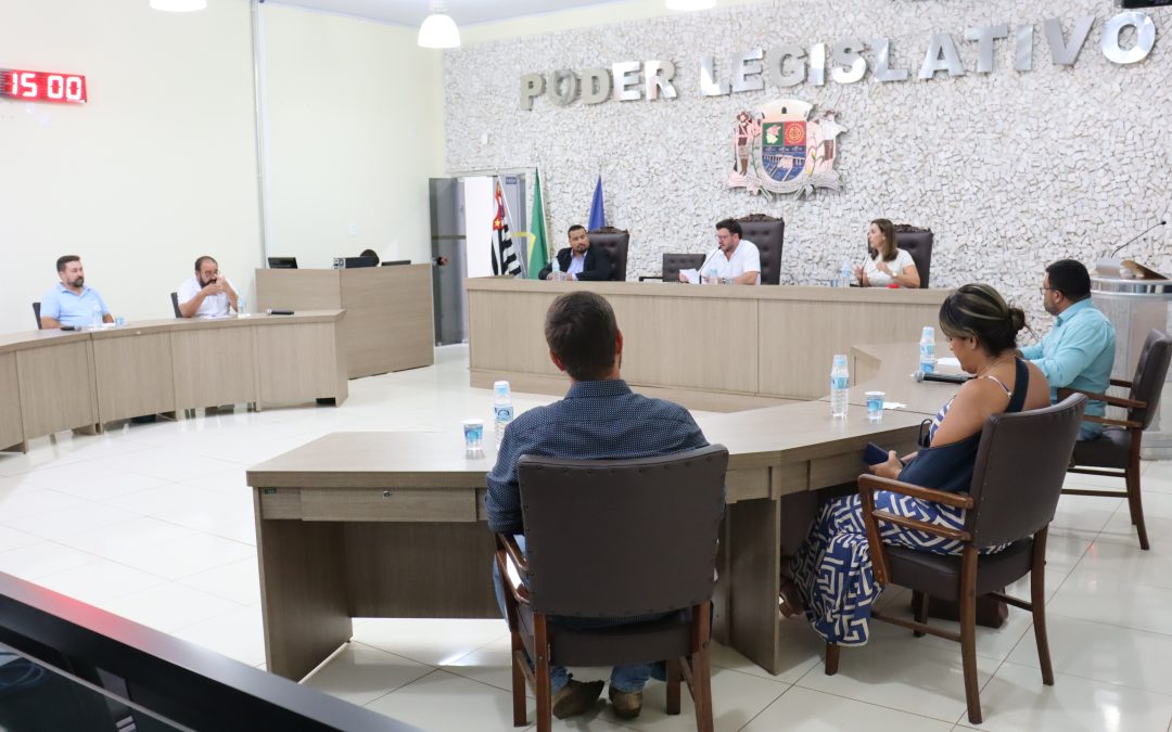 Política: Após envio de novo projeto, Câmara aprova mudança no piso dos professores