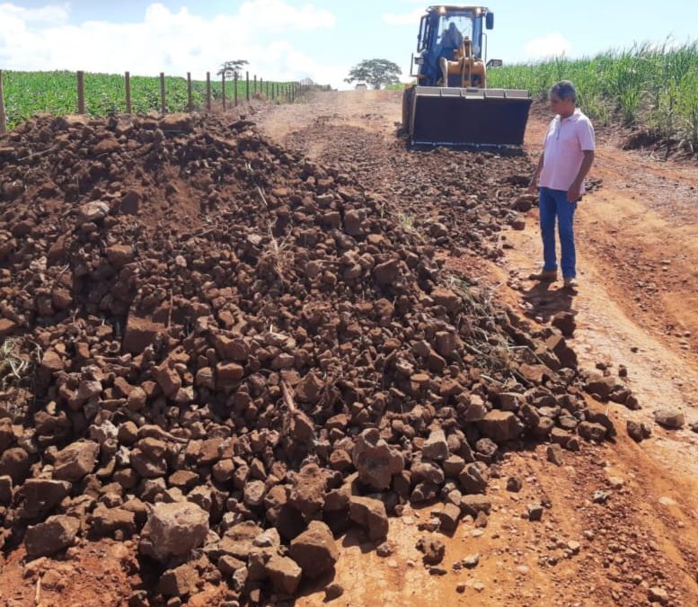Política: Definida empresa para locação de motoniveladora à prefeitura