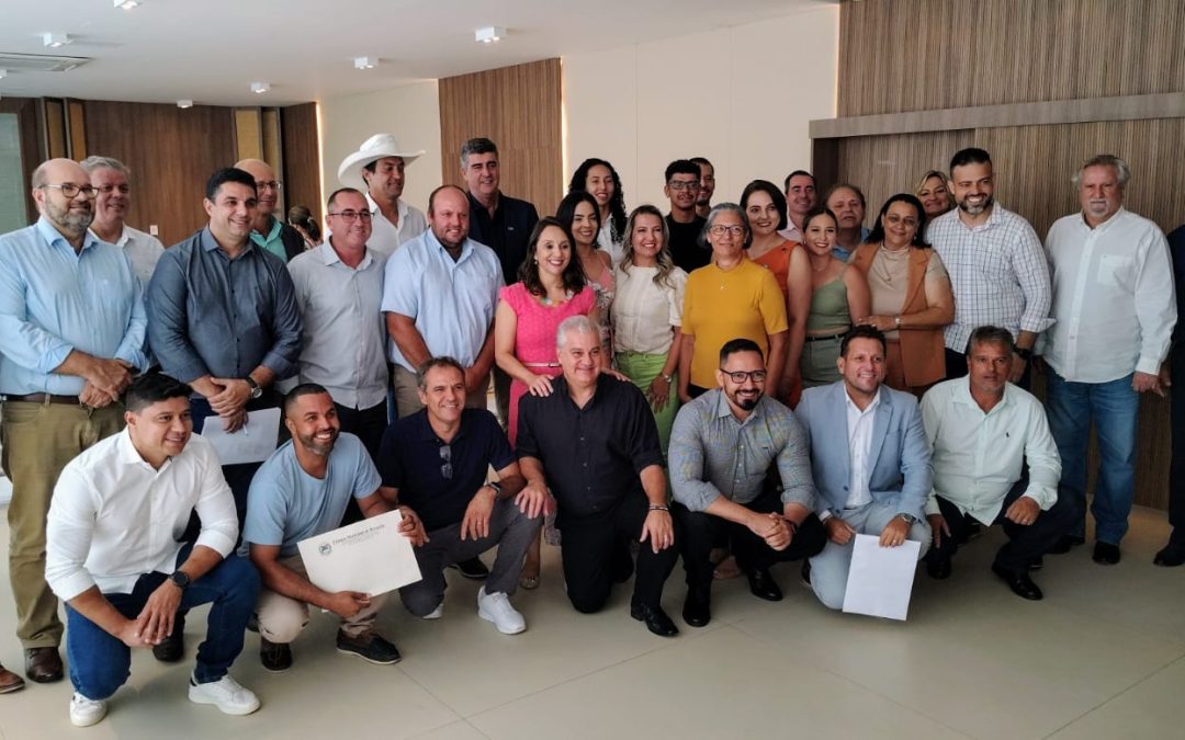 Política: Prefeito de Bariri visita deputados em busca de recursos