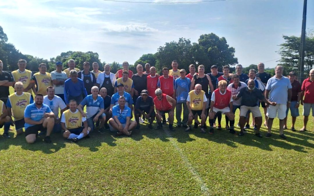 Esporte: Encontro reúne várias gerações de amigos da bola no Monte Cristo