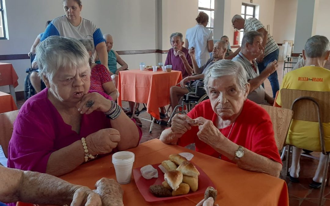 Cidade: Grupo de voluntários realiza lanche mensal no Lar Vicentino