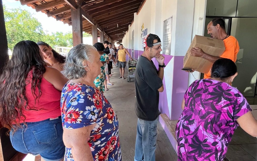 Cidade: Fundo Social de Bariri entrega 180 cestas básicas