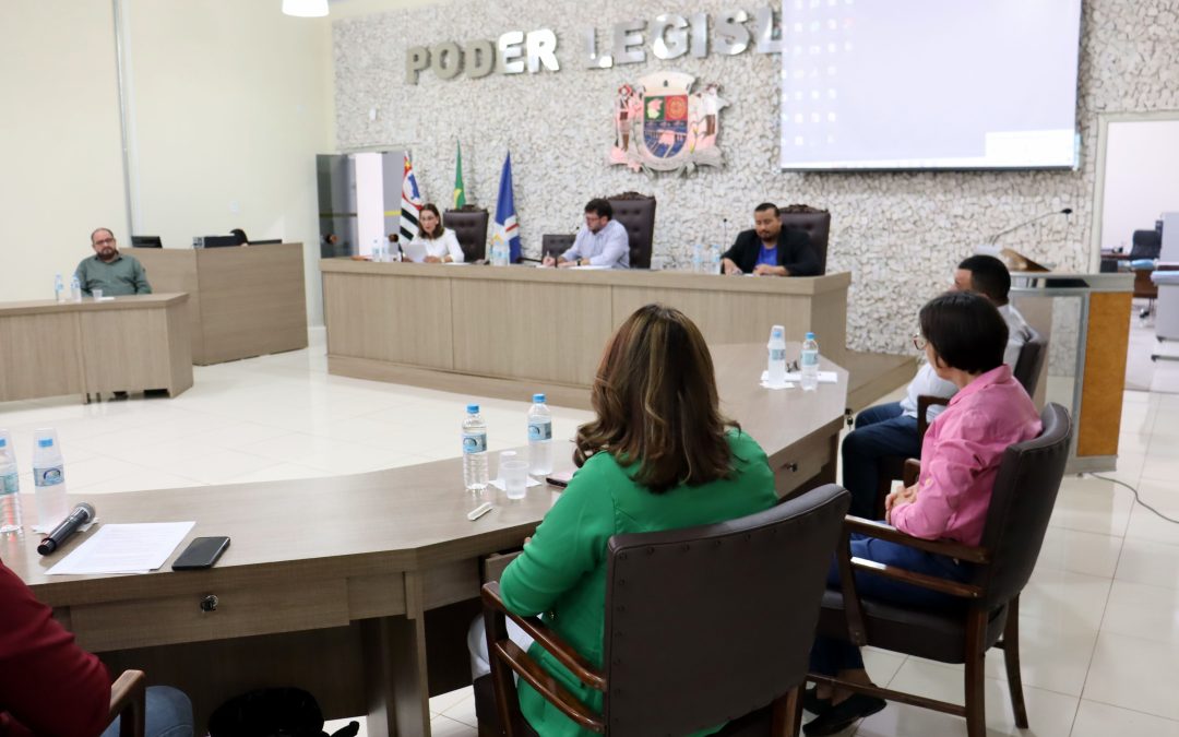Política: Prefeito pede retirada de projeto de criação de funções gratificadas