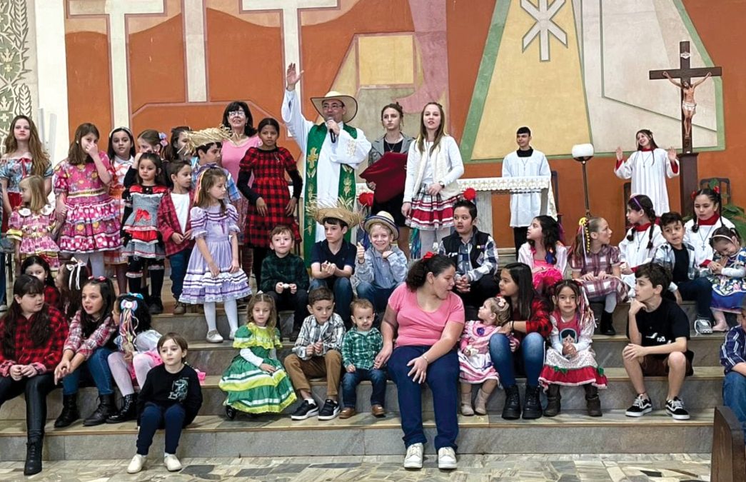 Cidade: Paróquia central celebra missa julina e homenageia agricultor