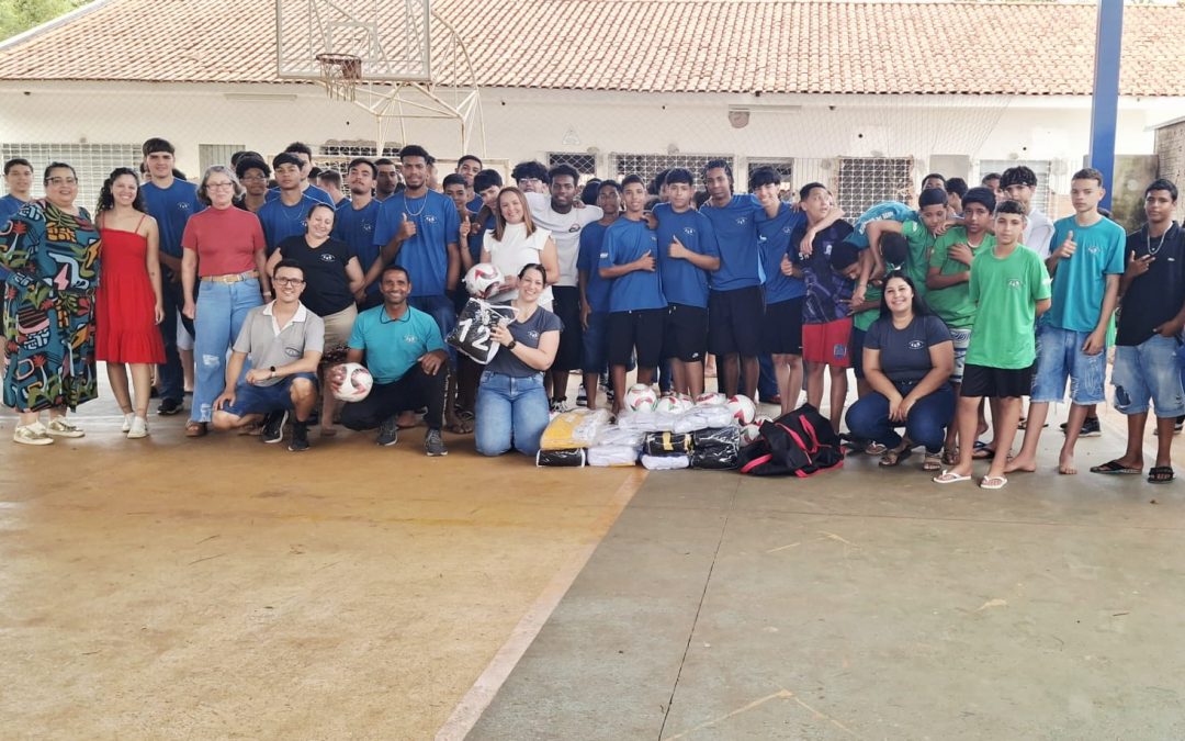 Bariri: Apae e CPS recebem kits esportivos