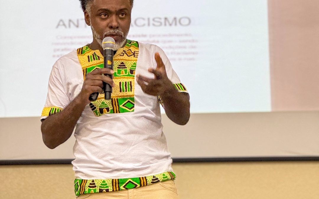 Cidade: Psicólogo e escritor ministra palestra em Bariri