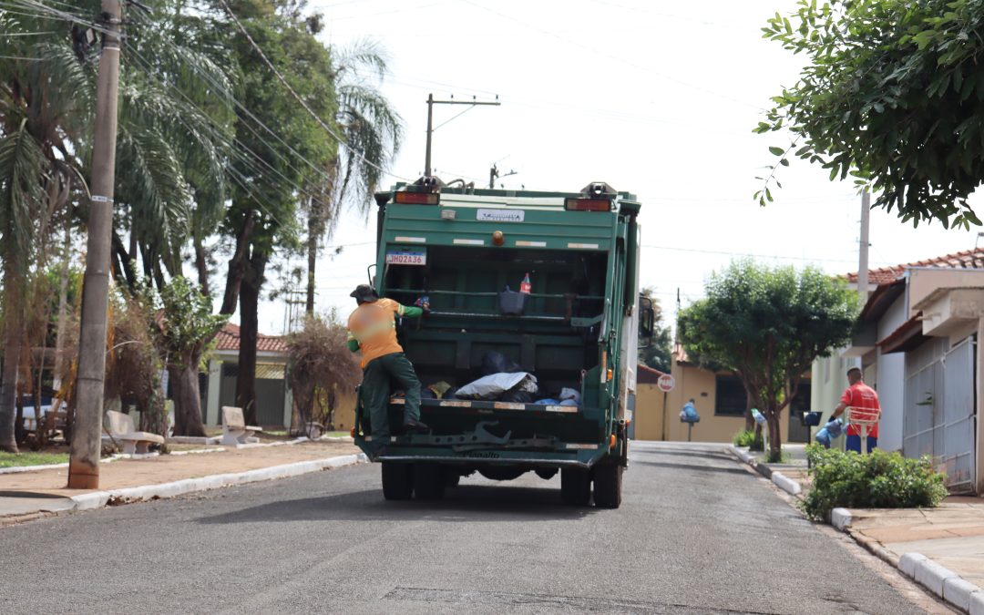 Bariri: Vinte bairros ficam sem coleta de lixo nesta quinta-feira