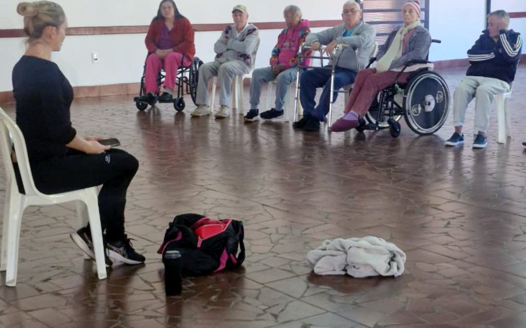 Cidade: EducArte inicia aulas de dançaterapia no Lar Vicentino