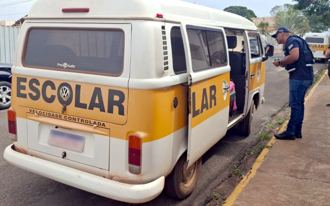 Cidade: Detran e PM fiscalizam veículos de transporte escolar em Bariri