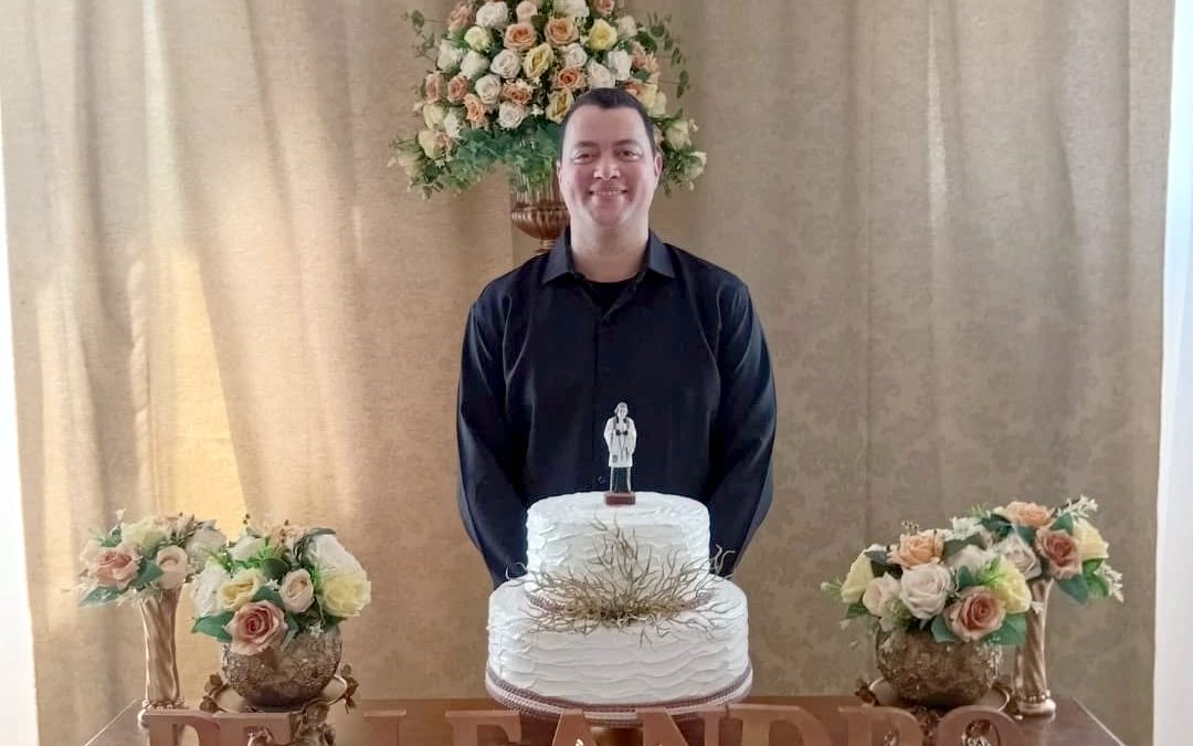 Cidade: Aniversário de sacerdócio teve gosto de despedida de Padre Leandro