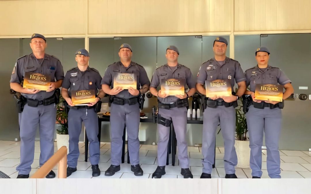 Cidade: PMs de Bariri recebem homenagem