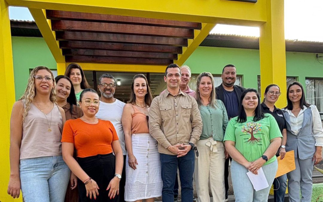 Cidade: Deputado visita Apae de Bariri