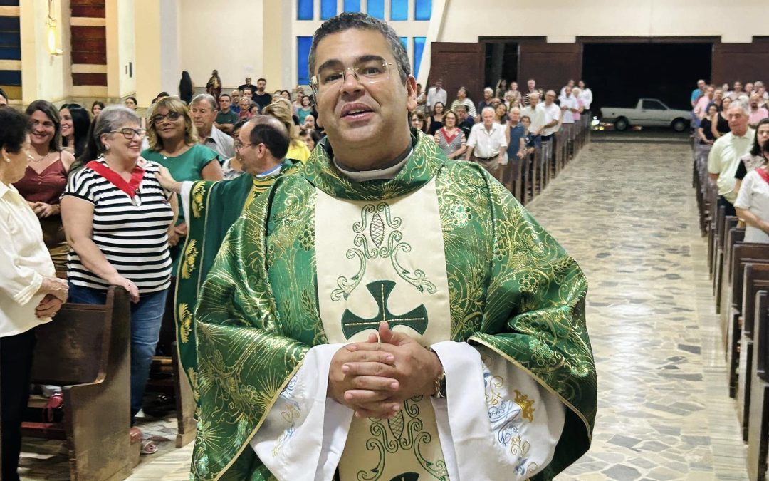 Cidade: Domingo tem missa de despedida de Padre Walace
