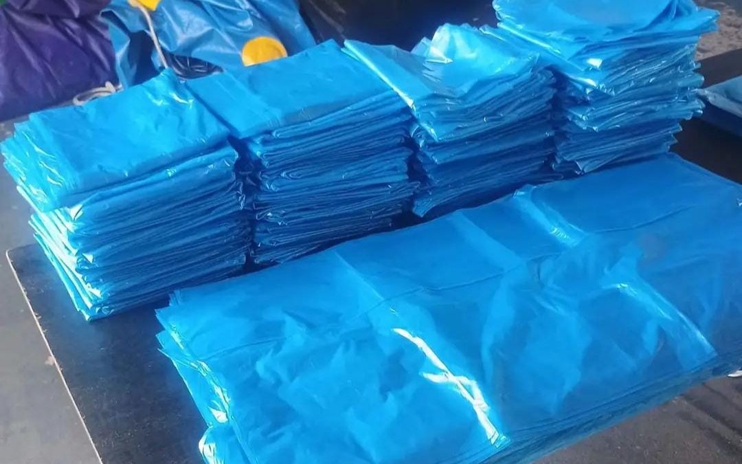 Cidade: Empresa entrega sacolas para coleta de recicláveis