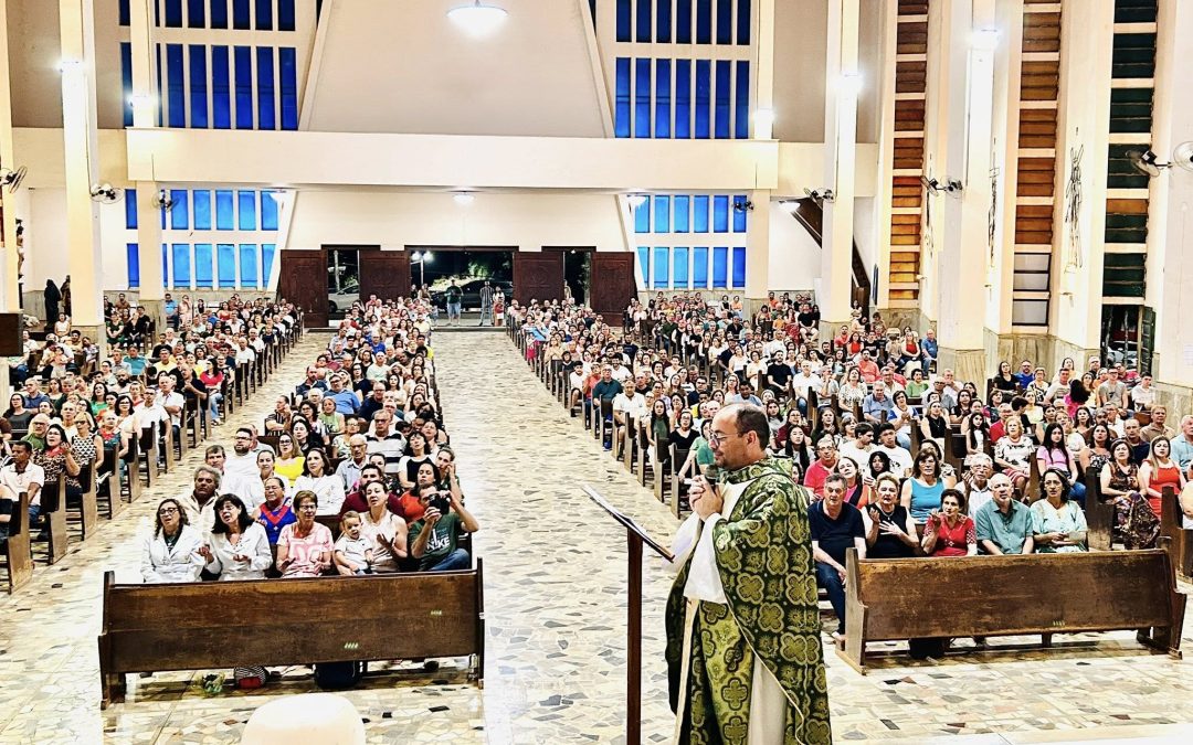 Cidade: Comunidade católica se despede de Padre Ériko