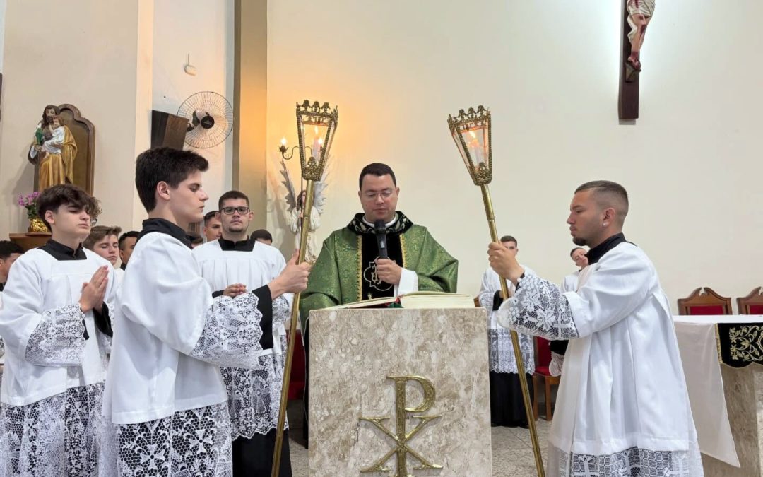 Cidade: Comunidade se despede de Padre Leandro sob forte emoção