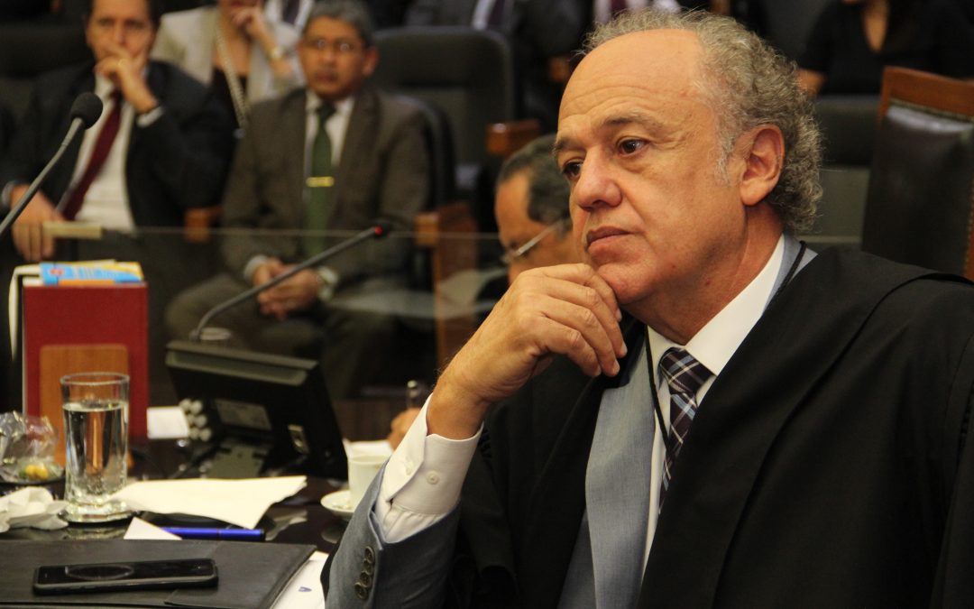 Política: TCE arquiva representação contra licitação de kit escolar