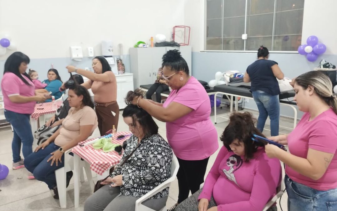 Cidade: Voluntárias promovem noite de beleza na Apae