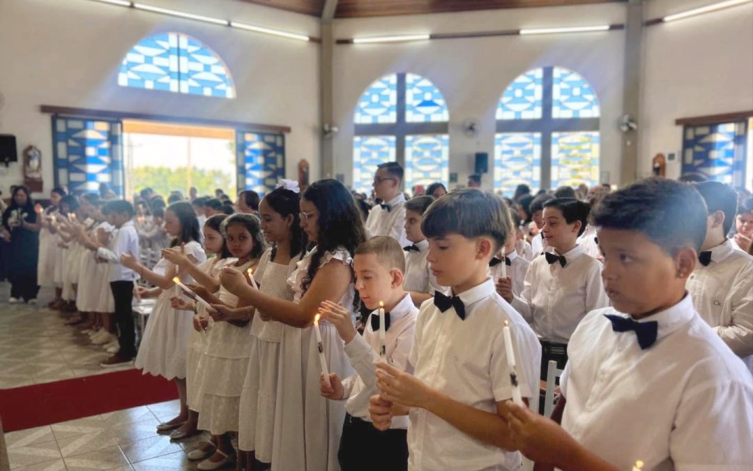 Cidade: Paróquias de Bariri celebram o sacramento da Primeira Eucaristia