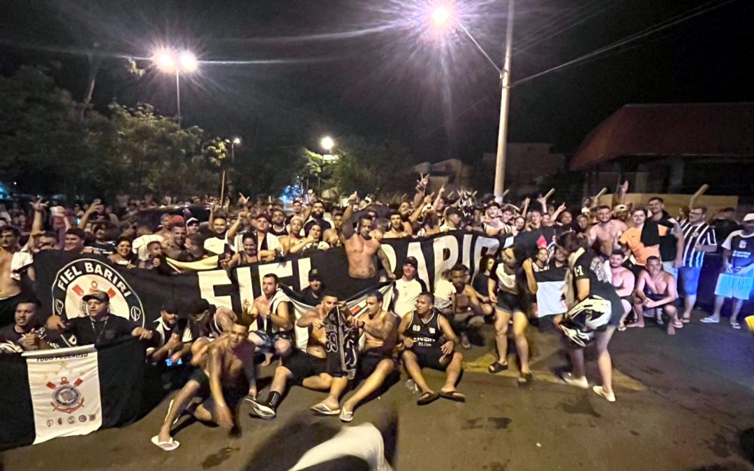 Esporte: Torcida corintiana em Bariri comemora título da Copa do Brasil