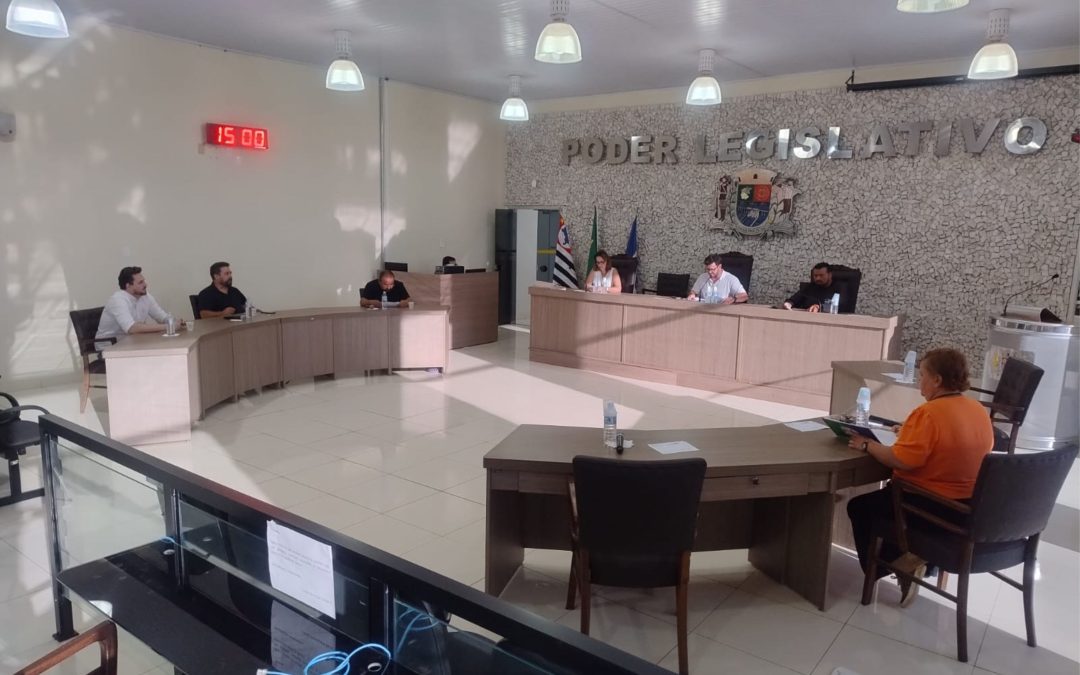 Política: Aprovado projeto que reenquadra categorias com menores salários