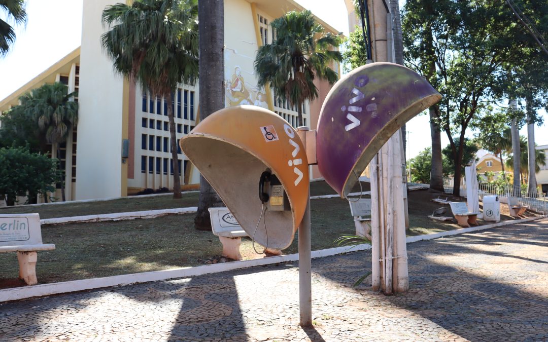 Cidade: Orelhões serão retirados das ruas de todo o Brasil