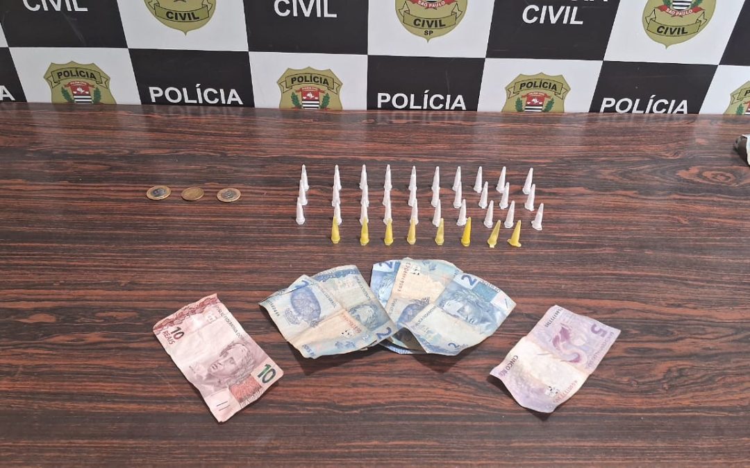 Polícia Civil prende mulher por tráfico em frente a escola no Núcleo Habitacional 2 em Bariri