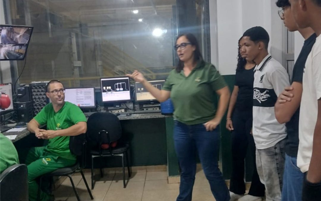 Economia: Adolescentes visitam empresas através do programa Aprendiz CPS