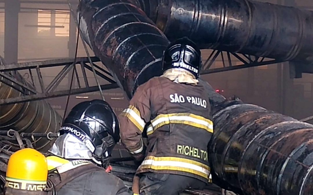 Cidade: Incêndio atinge sistema de exaustão de antiga fábrica