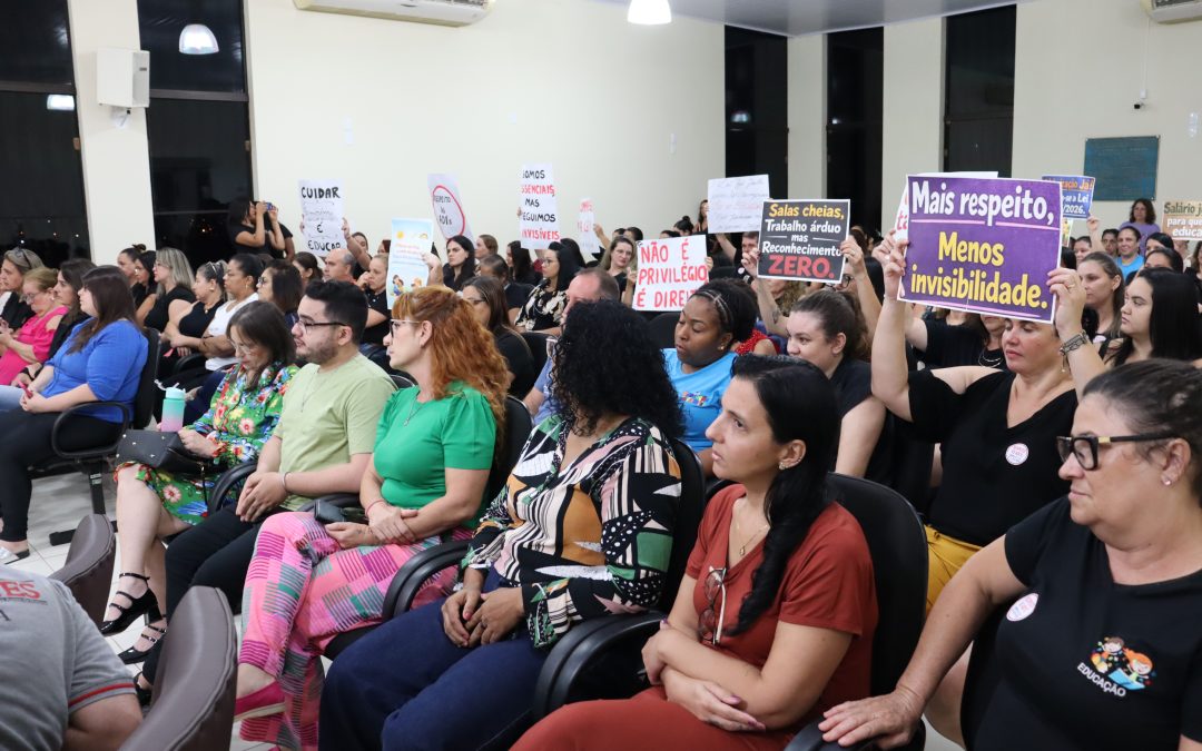 Política: Sessão é marcada por cobranças de profissionais da saúde e da educação