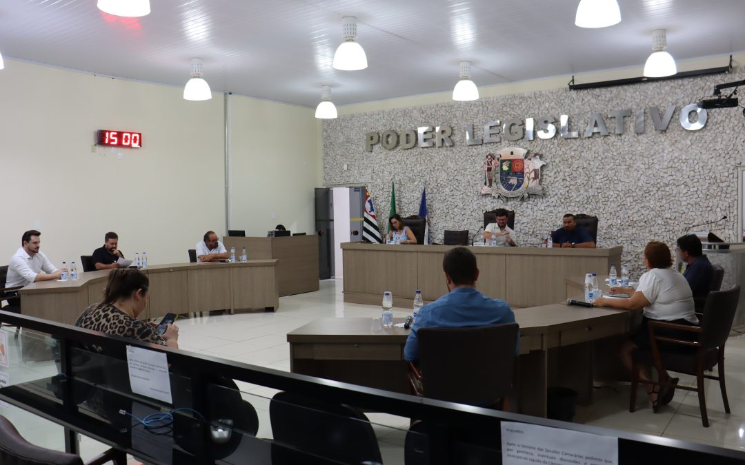 Política: Vereadores aprovam inclusão de alunos do ensino médio no auxílio transporte