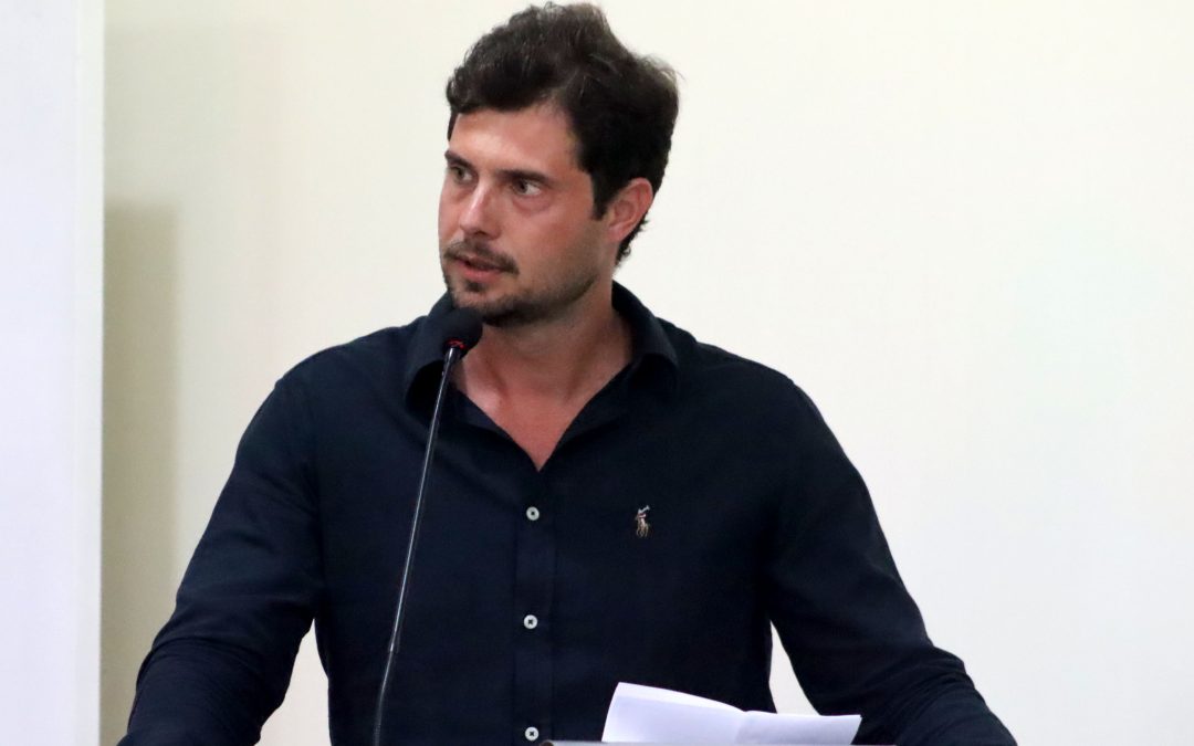 Política: Cobrado por vereadores, diretor relata dificuldades com capina e limpeza