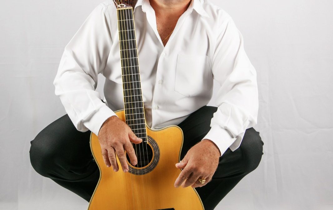 Cultura: Abraão Garcia lança álbum com canções autorais