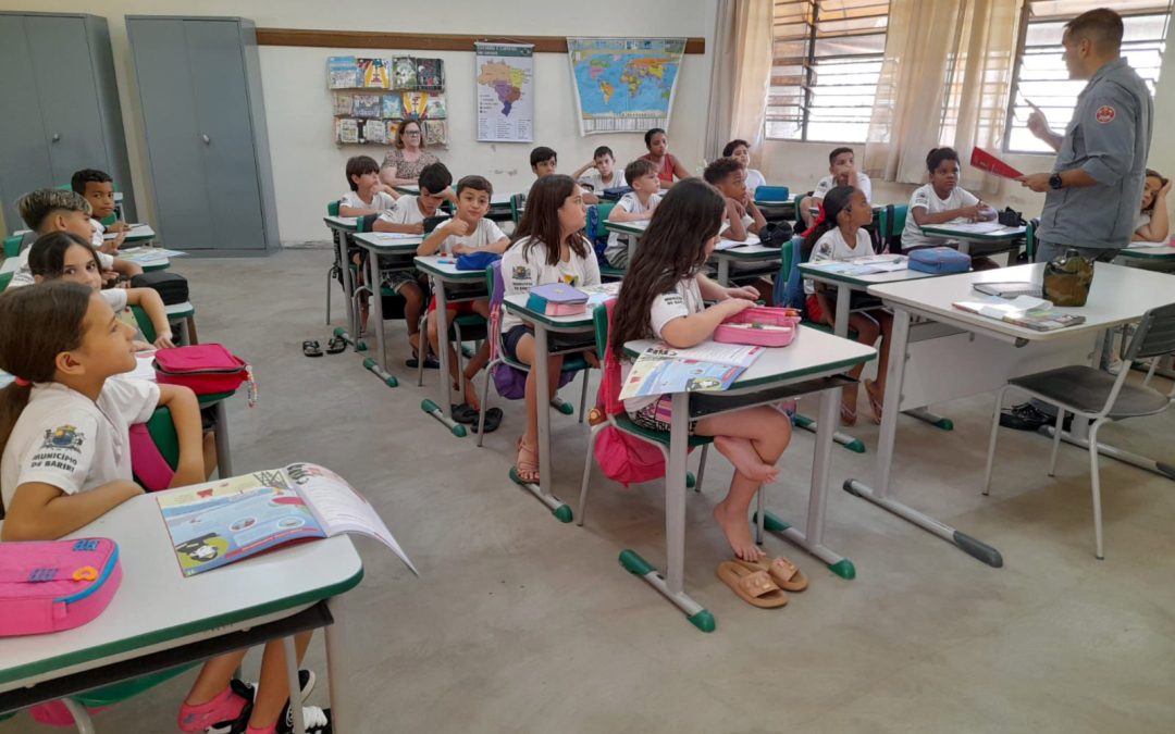 Cidade: Programa Bombeiro na Escola começa a ser aplicado em Bariri