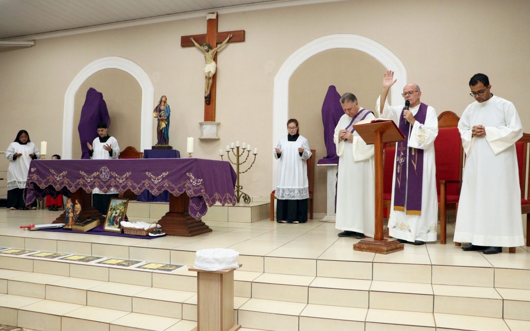 Cidade: Paróquias encerram Semana Santa com Vigília Pascal