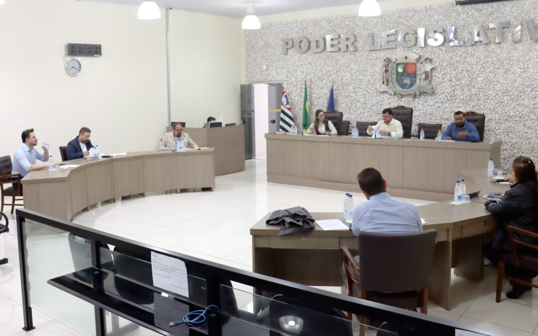 Política: Câmara mantém veto e plano de carreira do magistério segue inalterado