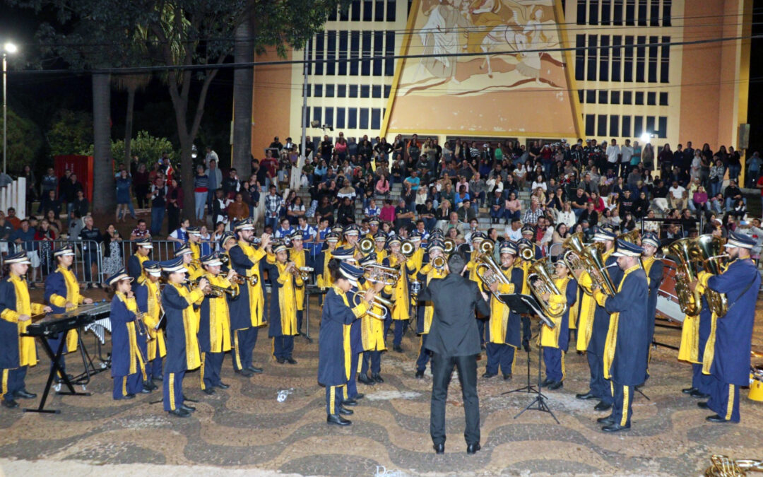 Cidade: Bariri sedia 2º Festival de Bandas Marciais com bom público