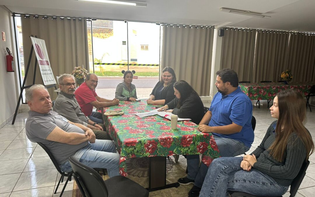 Cidade: Comtur discute encontro de carros antigos