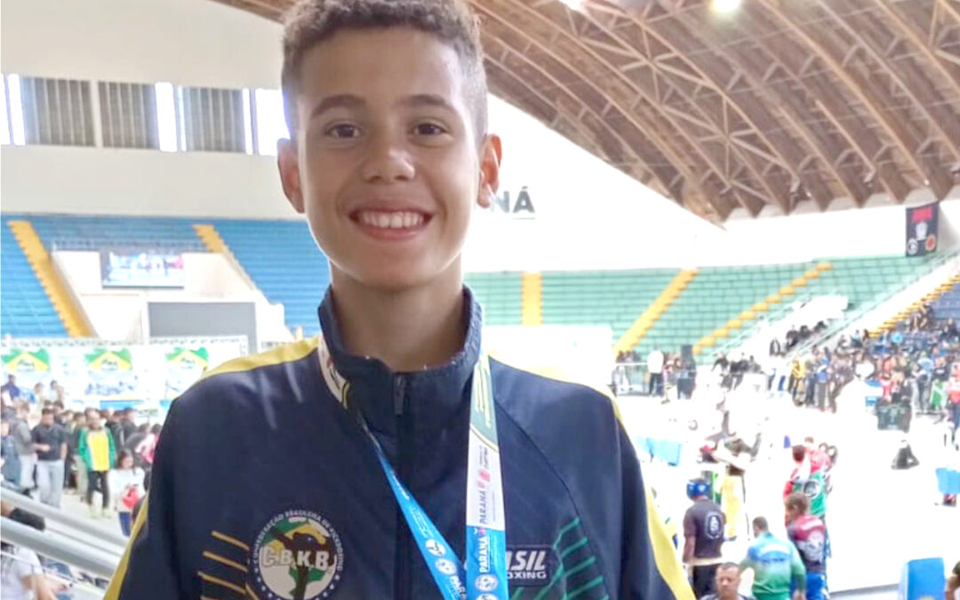 Esporte: Baririense conquista prata no Brasileiro de Kickboxing