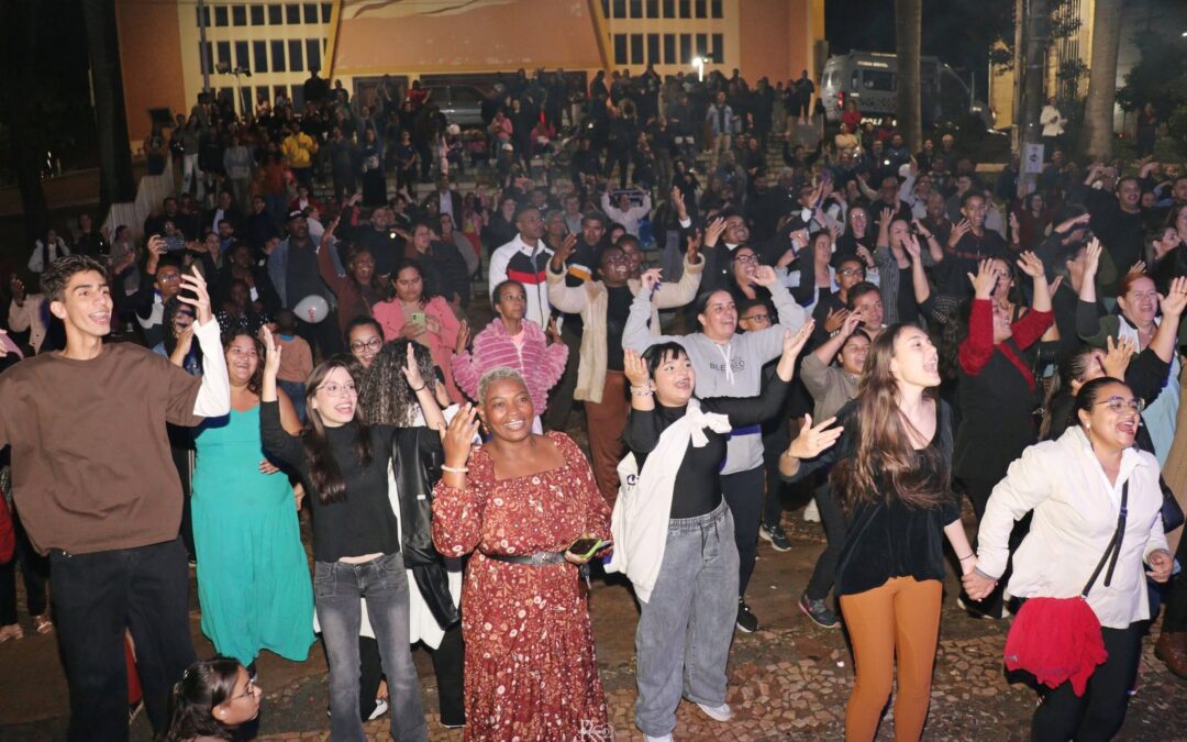 Cultura: Bom público prestigia show gospel Adora Bariri